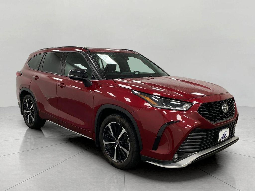 used 2021 Toyota Highlander car, priced at $31,774