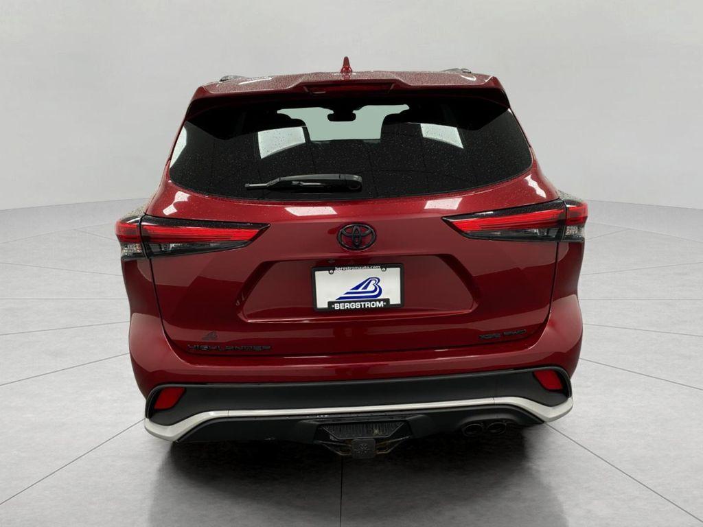 used 2021 Toyota Highlander car, priced at $31,774