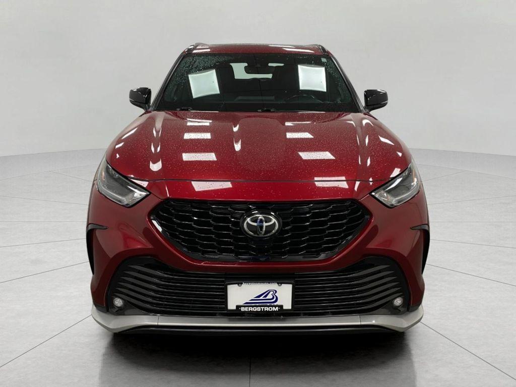 used 2021 Toyota Highlander car, priced at $31,774