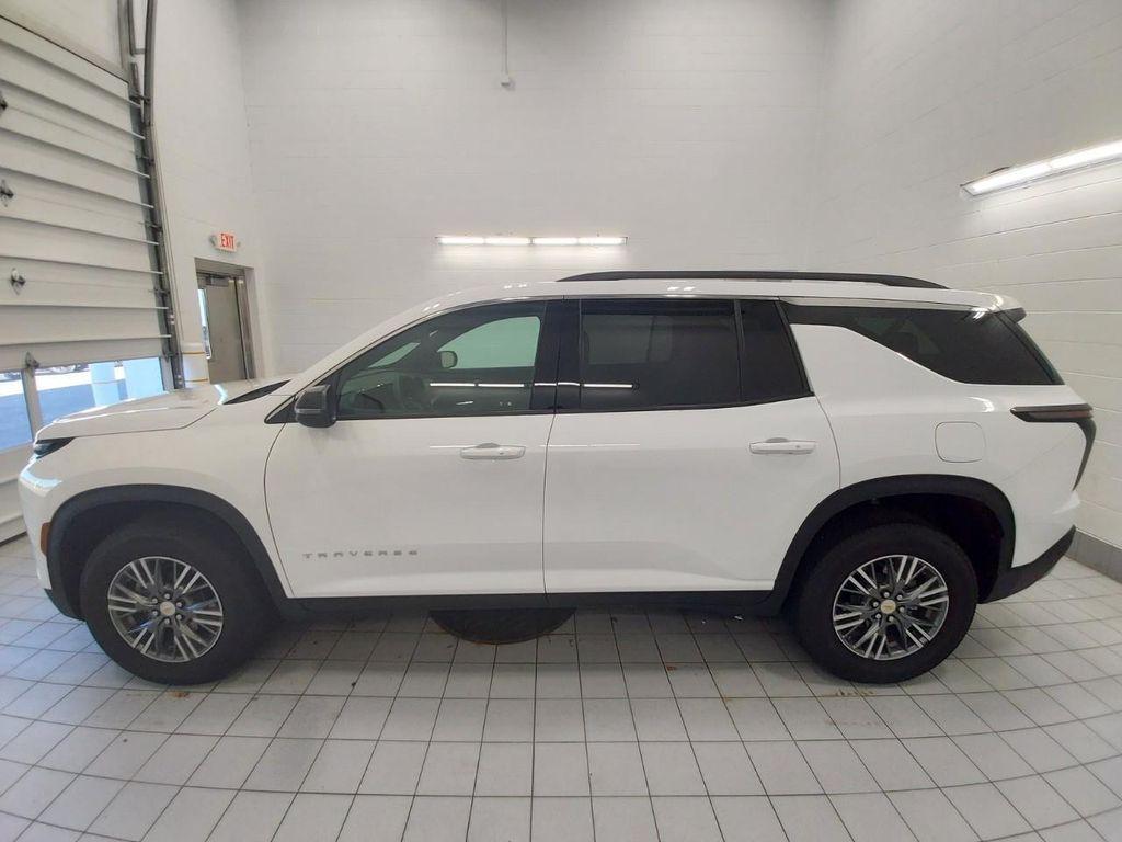 used 2025 Chevrolet Traverse car, priced at $36,995