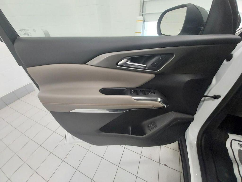 used 2025 Chevrolet Traverse car, priced at $36,995