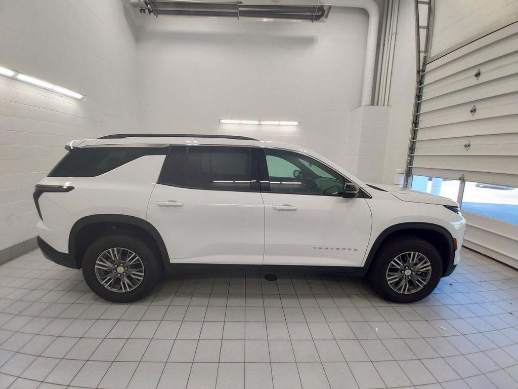 used 2025 Chevrolet Traverse car, priced at $36,995
