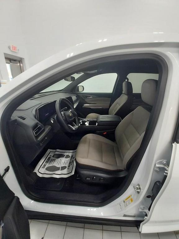 used 2025 Chevrolet Traverse car, priced at $36,995