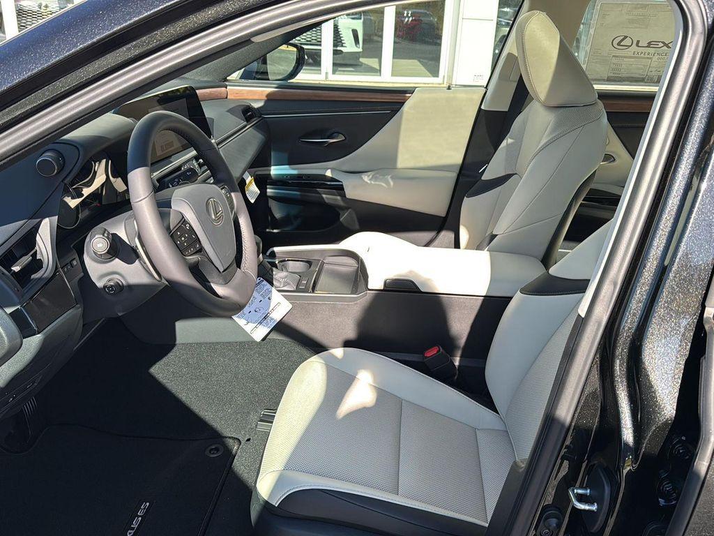 new 2025 Lexus ES 350 car, priced at $45,799