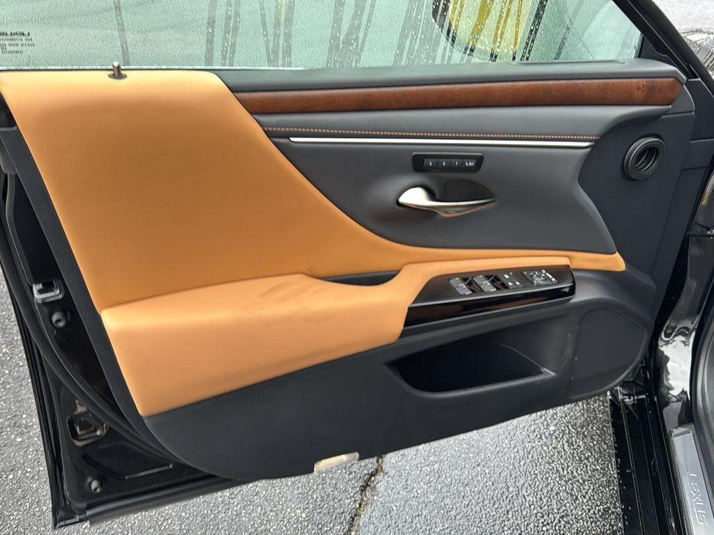 new 2025 Lexus ES 350 car, priced at $45,737
