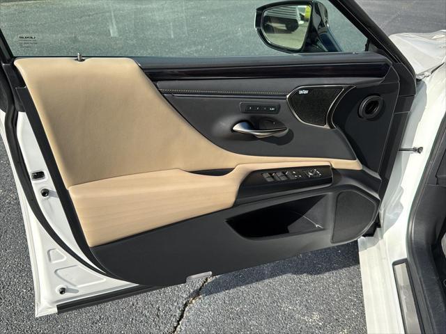 used 2021 Lexus ES 300h car, priced at $34,500