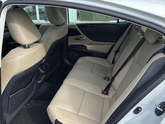 used 2021 Lexus ES 300h car, priced at $34,500