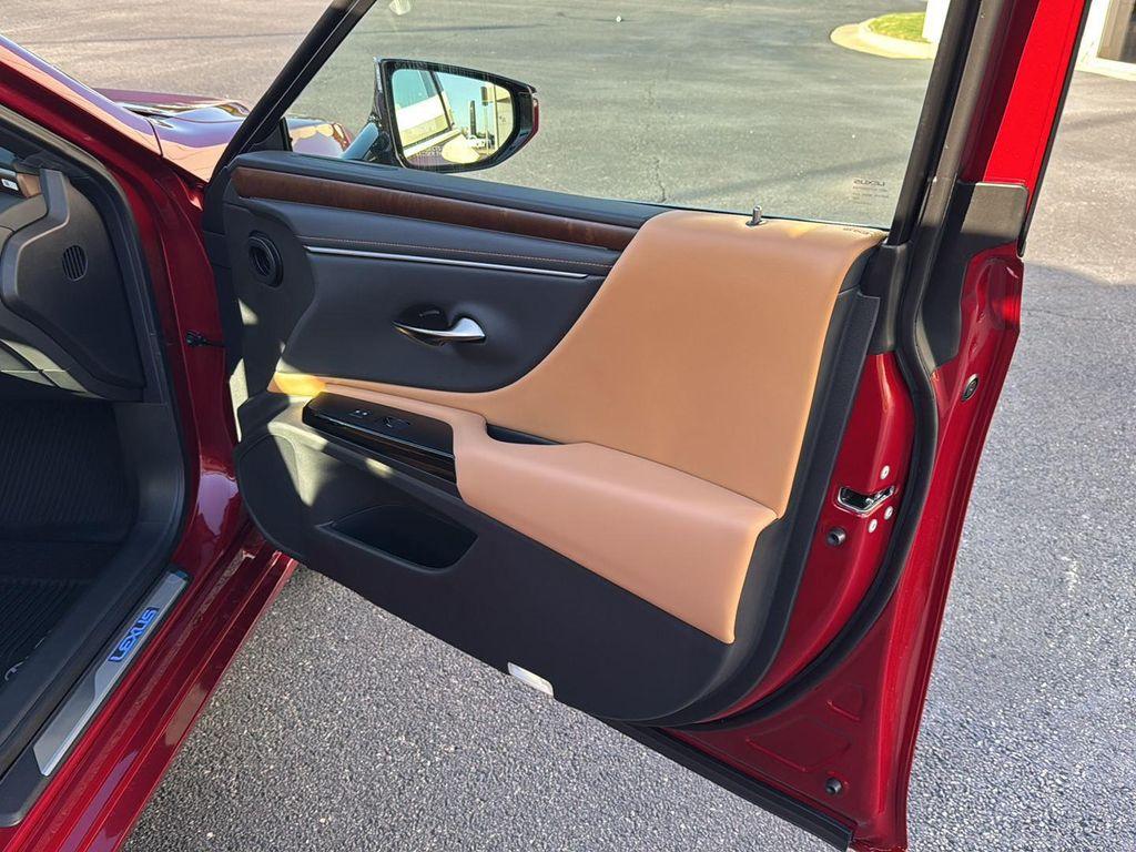 new 2025 Lexus ES 300h car, priced at $54,839