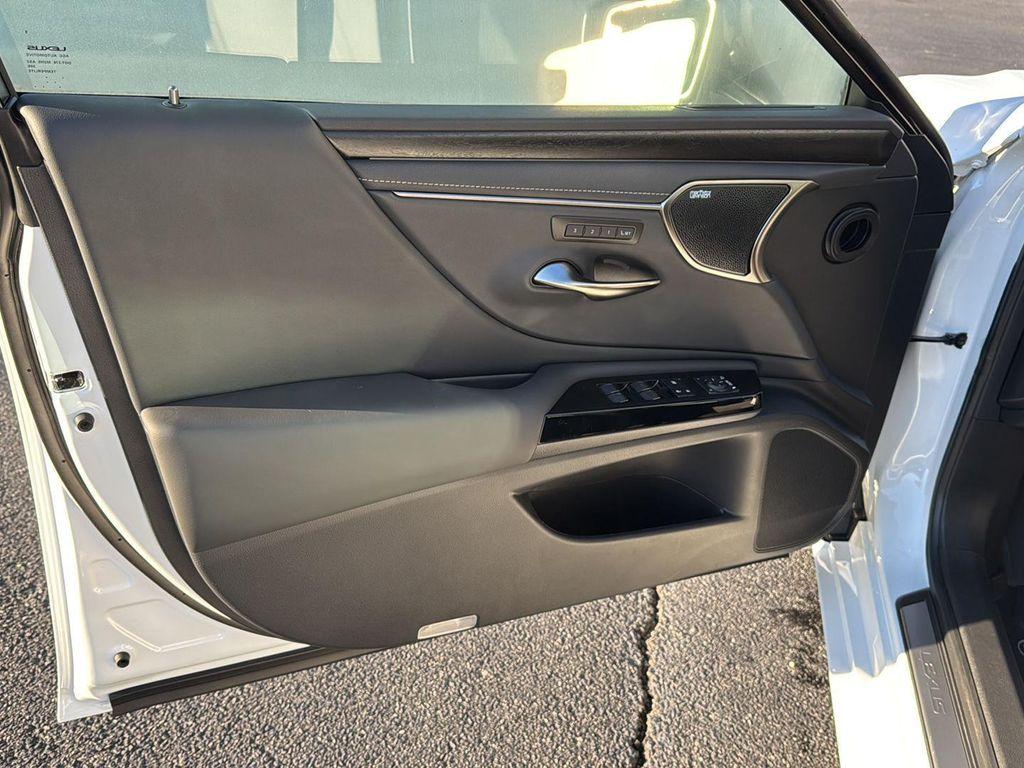 new 2025 Lexus ES 350 car, priced at $53,115