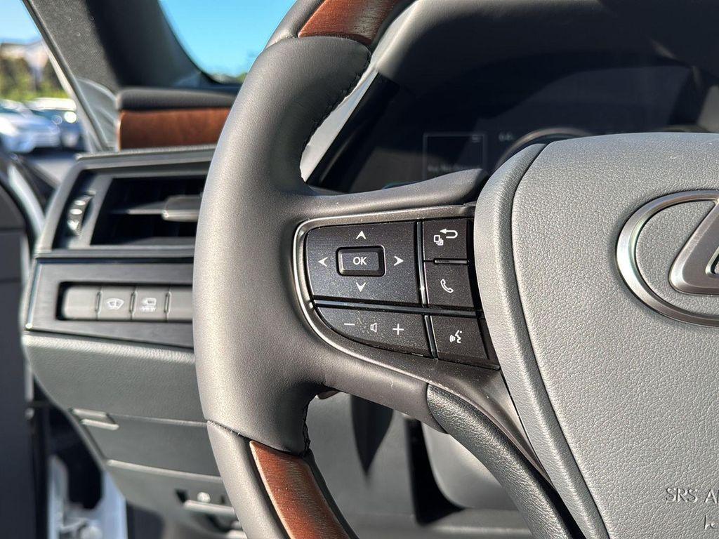 new 2025 Lexus ES 300h car, priced at $54,910