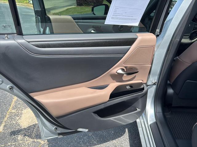 used 2025 Lexus ES 300h car, priced at $52,500