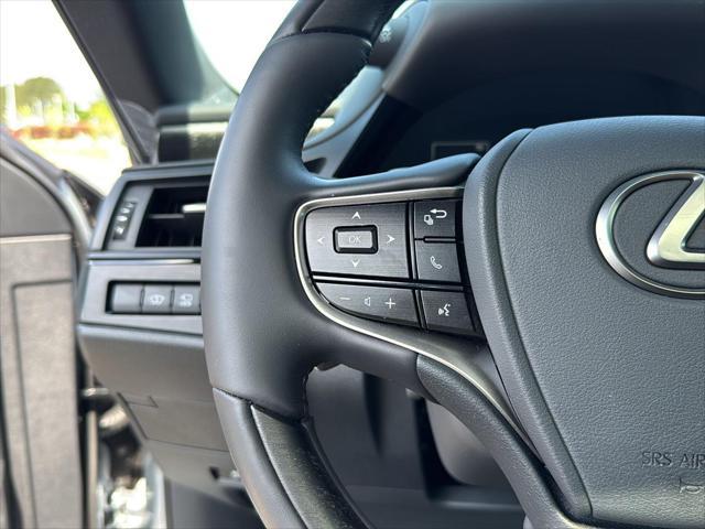 used 2025 Lexus ES 300h car, priced at $52,500