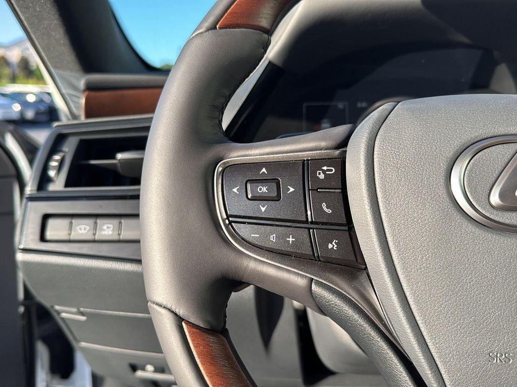 new 2025 Lexus ES 300h car, priced at $57,419