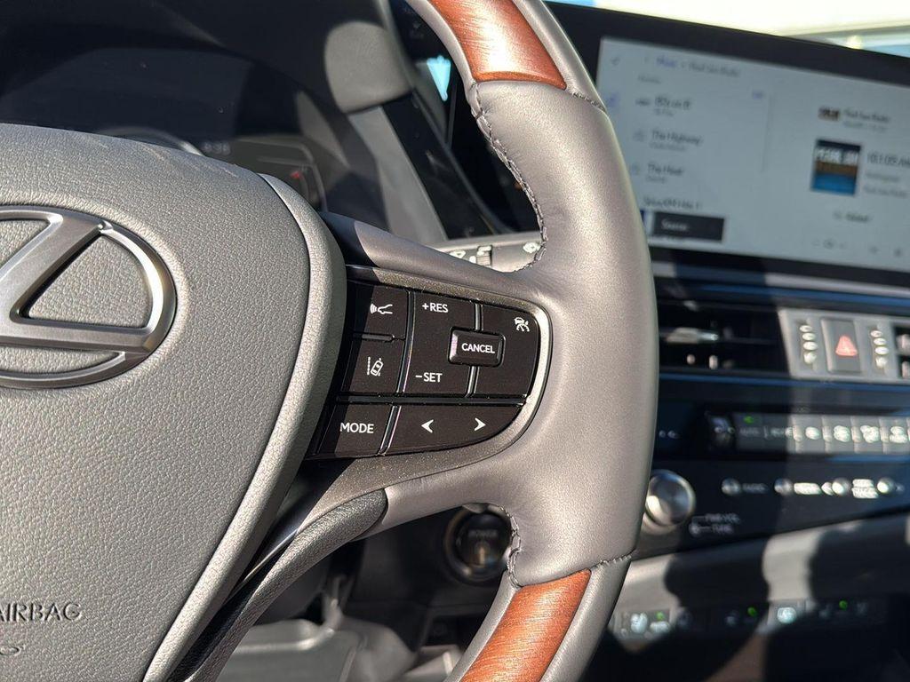 new 2025 Lexus ES 300h car, priced at $57,419