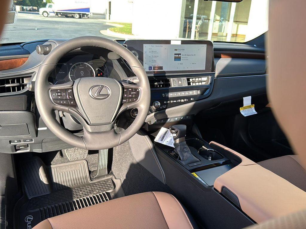 new 2025 Lexus ES 350 car, priced at $50,619