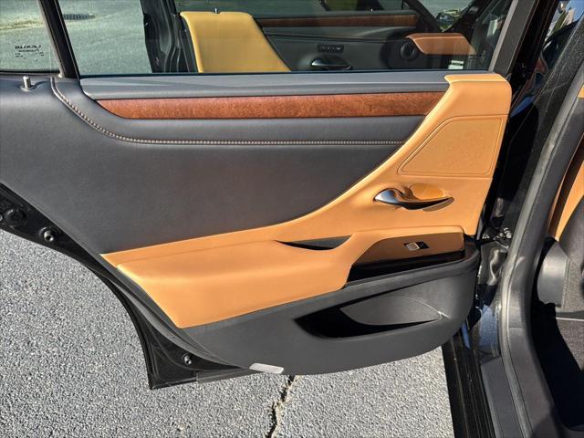 used 2023 Lexus ES 350 car, priced at $40,000