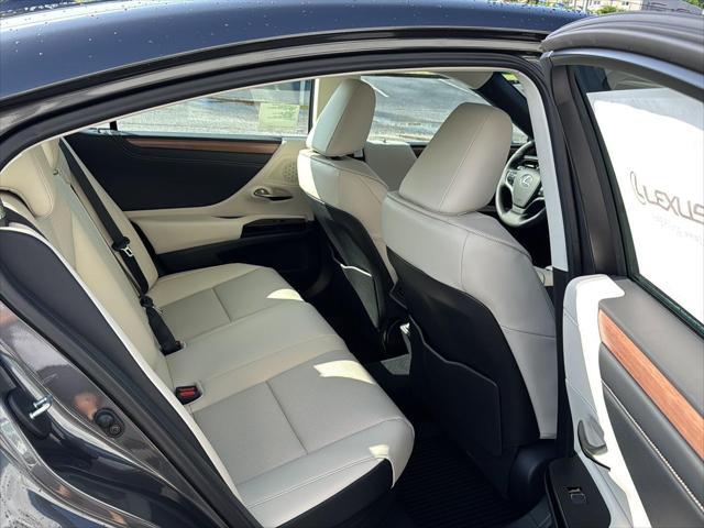 new 2025 Lexus ES 300h car, priced at $48,420