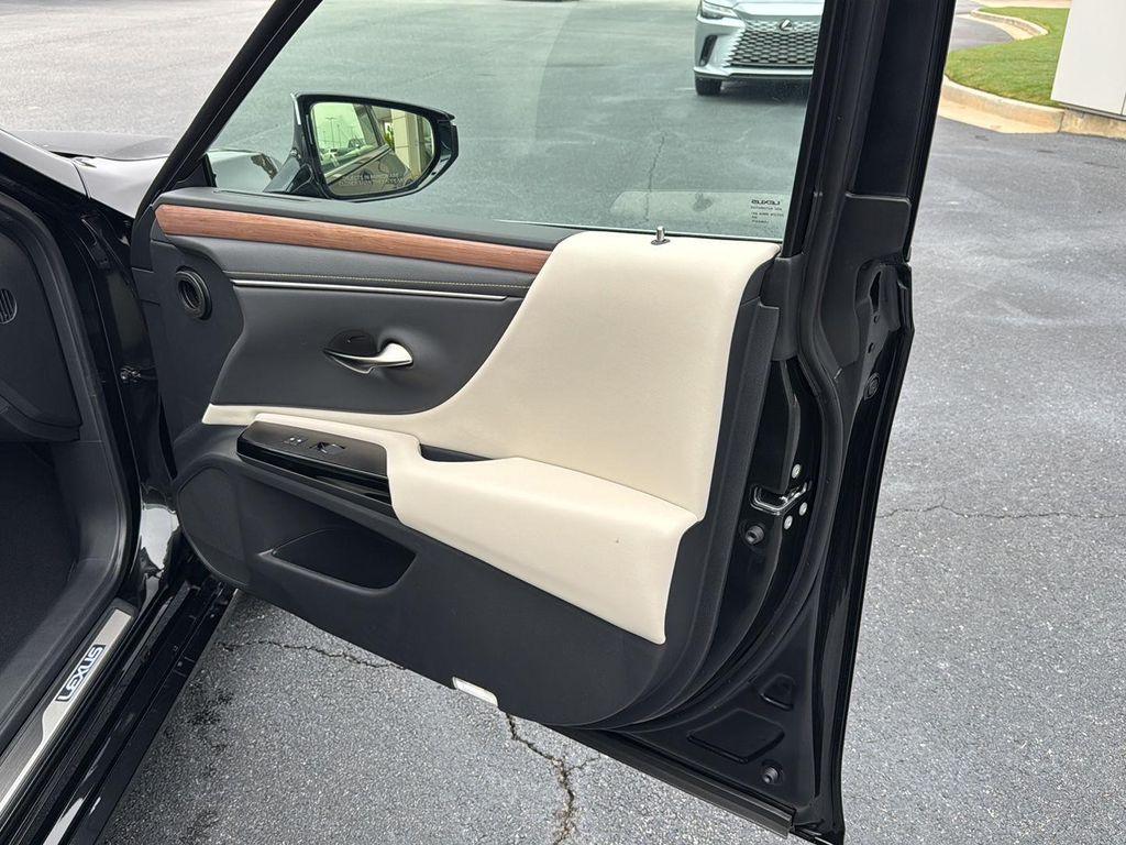 new 2025 Lexus ES 300h car, priced at $54,409