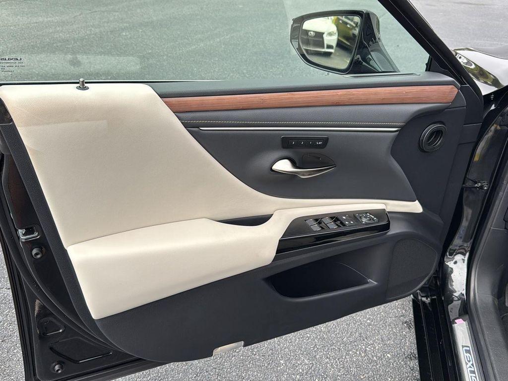 new 2025 Lexus ES 300h car, priced at $54,409