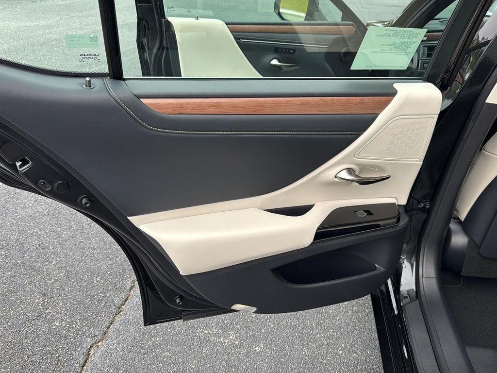 new 2025 Lexus ES 300h car, priced at $54,409