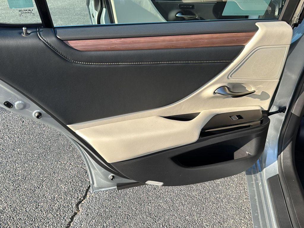 new 2025 Lexus ES 350 car, priced at $49,940