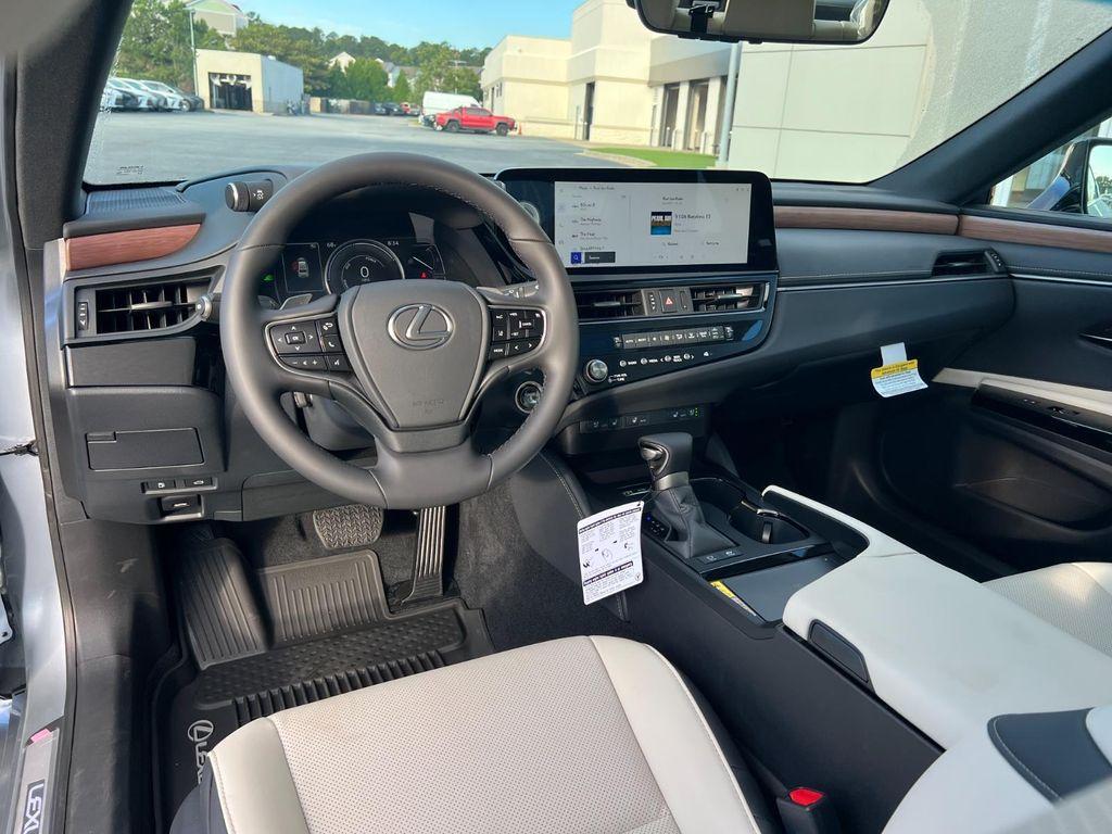 new 2025 Lexus ES 300h car, priced at $52,094