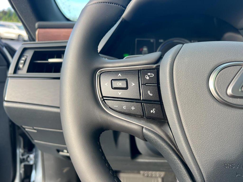 new 2025 Lexus ES 300h car, priced at $52,094