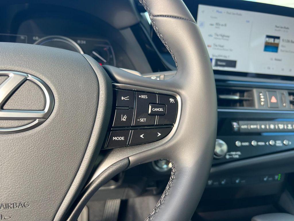 new 2025 Lexus ES 300h car, priced at $52,094