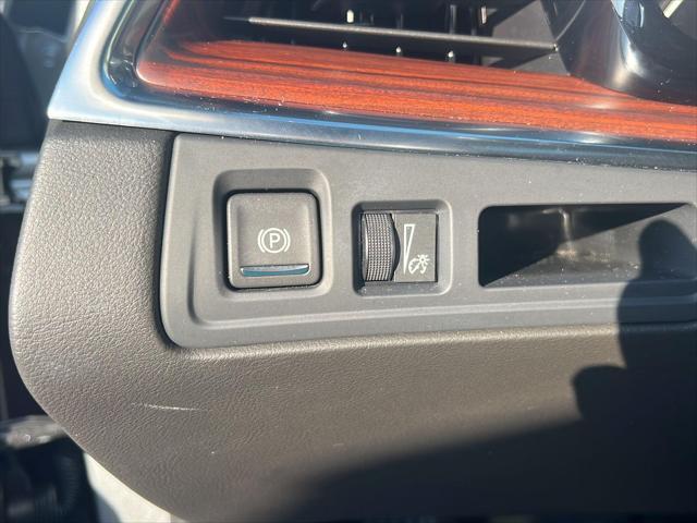 used 2024 Cadillac XT5 car, priced at $41,500