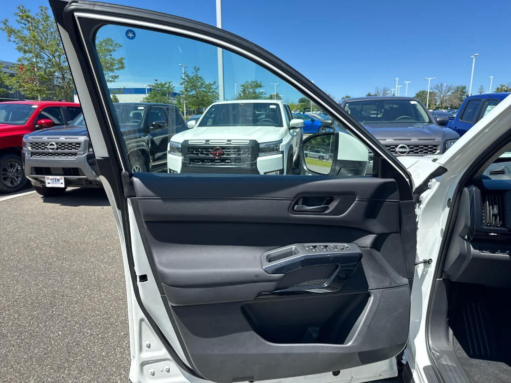 new 2025 Nissan Pathfinder car, priced at $41,586