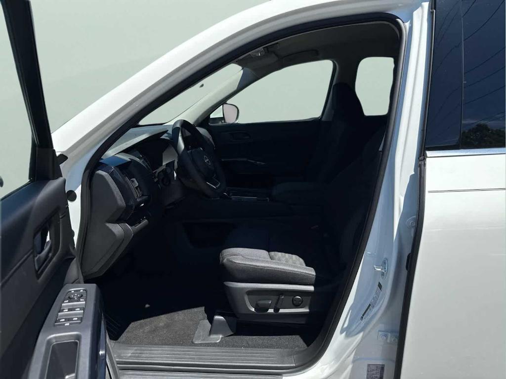 new 2025 Nissan Pathfinder car, priced at $41,586