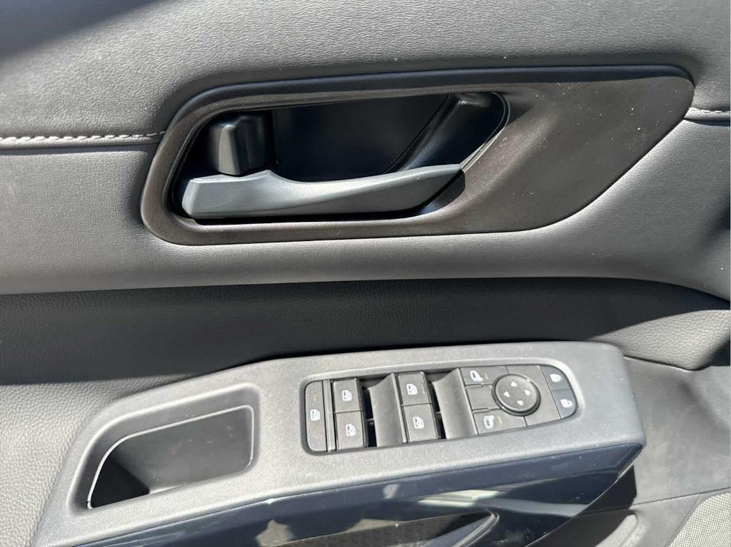 new 2025 Nissan Pathfinder car, priced at $41,586