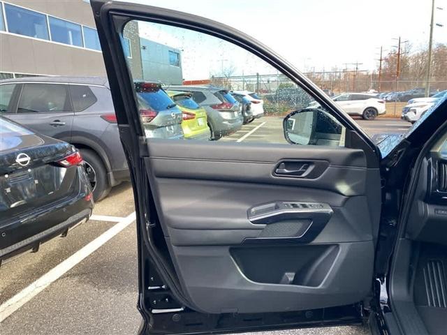 new 2025 Nissan Pathfinder car, priced at $35,818