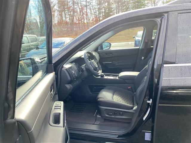 new 2025 Nissan Pathfinder car, priced at $35,818