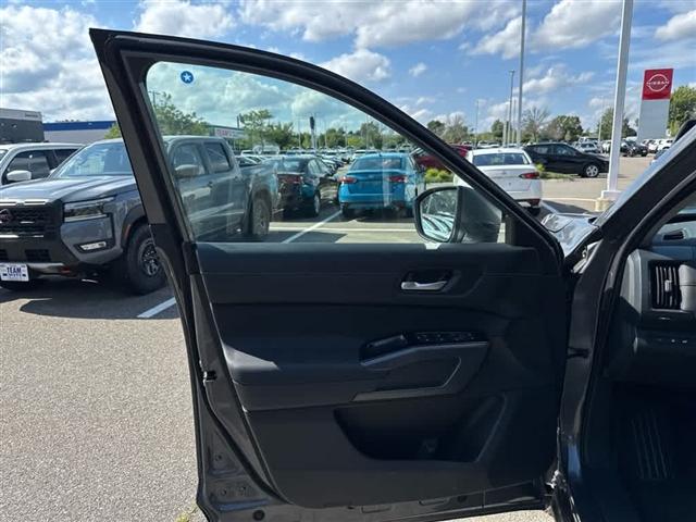 new 2025 Nissan Pathfinder car, priced at $44,348