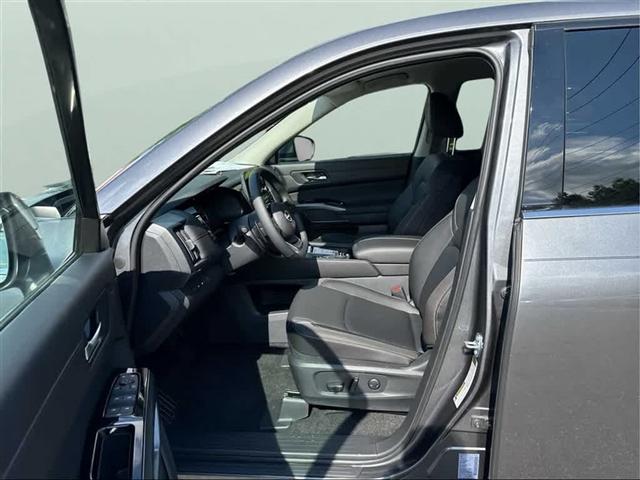 new 2025 Nissan Pathfinder car, priced at $44,348