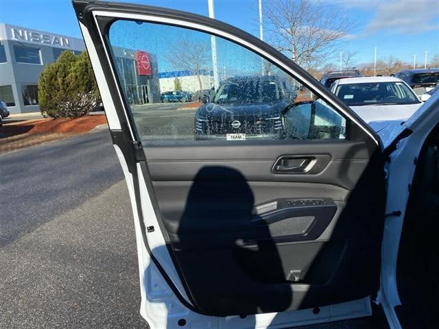 new 2025 Nissan Pathfinder car, priced at $38,547