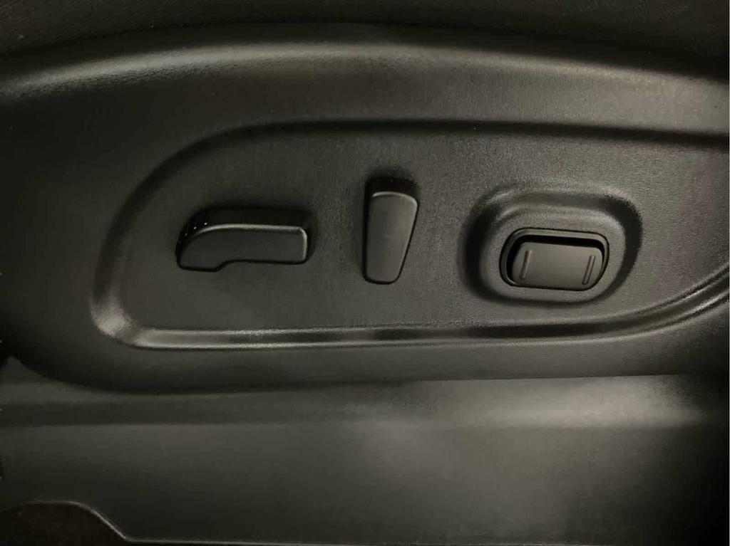 used 2024 Nissan Titan car, priced at $45,376
