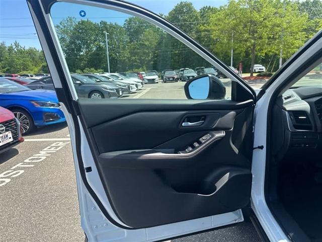 new 2025 Nissan Rogue car, priced at $35,256