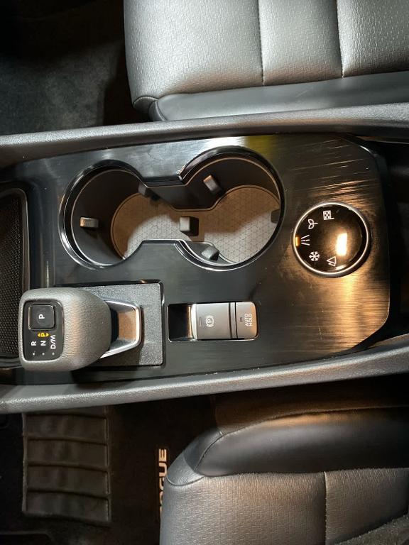 used 2022 Nissan Rogue car, priced at $27,364