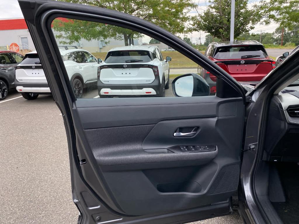 new 2025 Nissan Kicks car, priced at $28,014