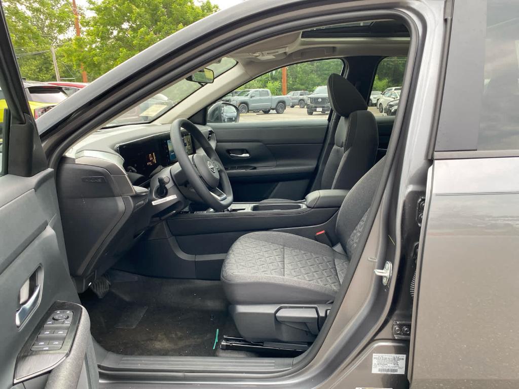 new 2025 Nissan Kicks car, priced at $28,014