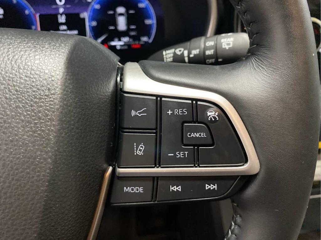 used 2023 Toyota Highlander car, priced at $37,694
