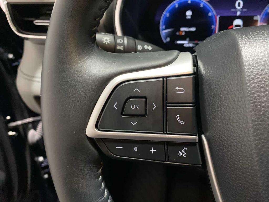 used 2023 Toyota Highlander car, priced at $37,694