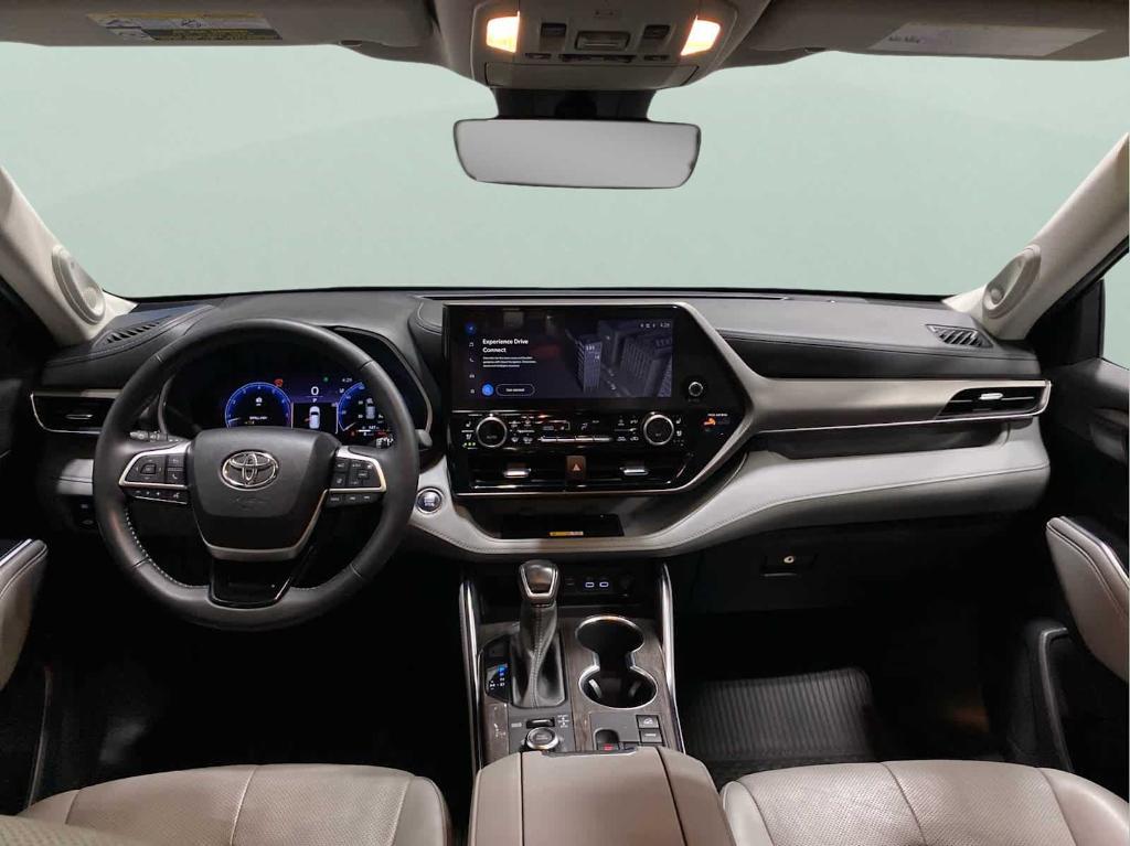 used 2023 Toyota Highlander car, priced at $37,694