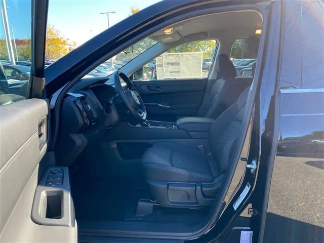 new 2025 Nissan Pathfinder car, priced at $32,642