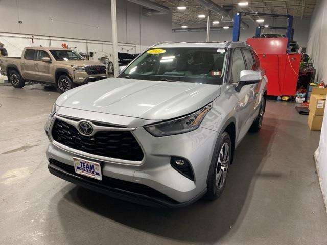 used 2021 Toyota Highlander car, priced at $29,674