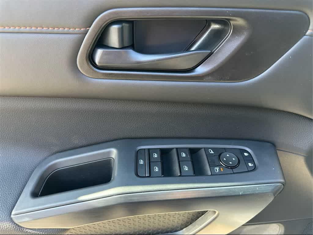 new 2025 Nissan Pathfinder car, priced at $45,260