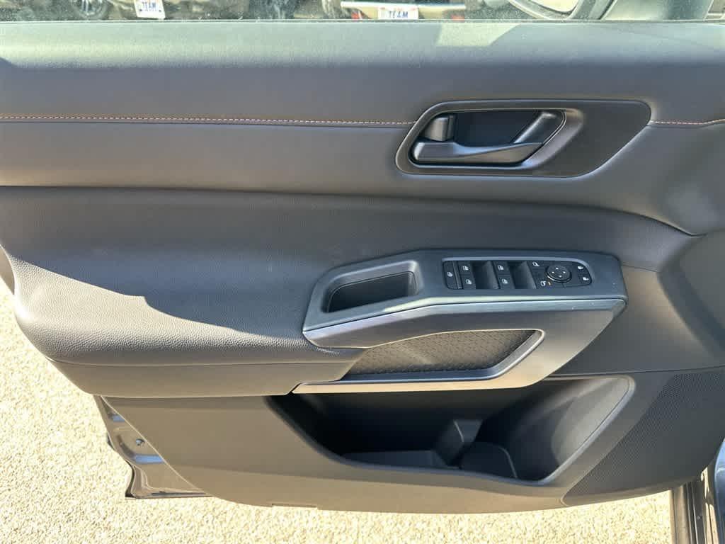 new 2025 Nissan Pathfinder car, priced at $45,260