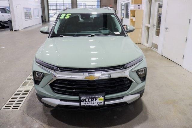 new 2025 Chevrolet TrailBlazer car, priced at $28,517